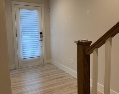 111 Heath Place - Photo Thumbnail 2