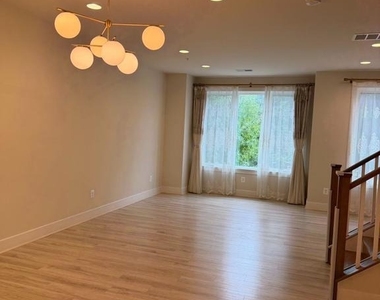 111 Heath Place - Photo Thumbnail 7