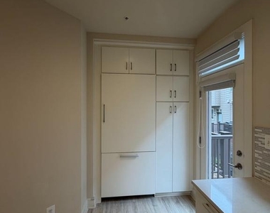 111 Heath Place - Photo Thumbnail 12