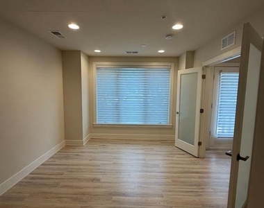 111 Heath Place - Photo Thumbnail 4