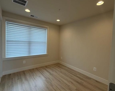 111 Heath Place - Photo Thumbnail 30