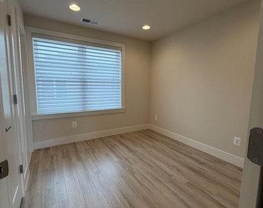 111 Heath Place - Photo Thumbnail 28