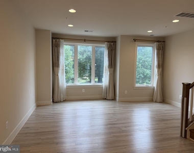 111 Heath Place - Photo Thumbnail 16
