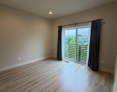 111 Heath Place - Photo Thumbnail 25