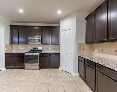 8258 Arezzo Dr - Photo Thumbnail 12