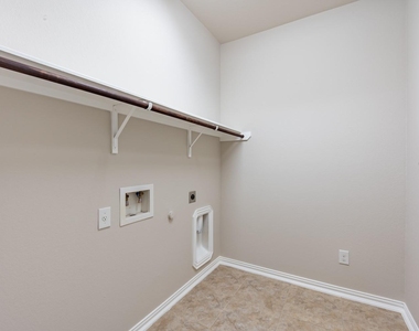 8258 Arezzo Dr - Photo Thumbnail 22