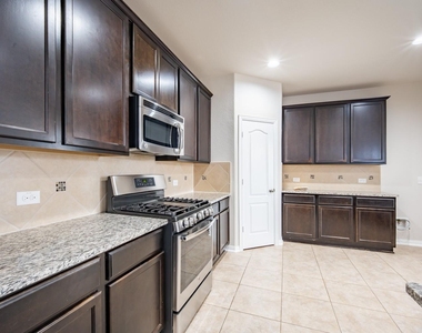 8258 Arezzo Dr - Photo Thumbnail 13