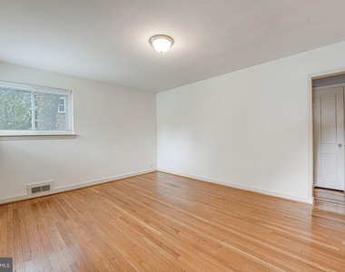 8218 Roanoke Avenue - Photo Thumbnail 2