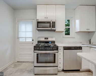 8218 Roanoke Avenue - Photo Thumbnail 13