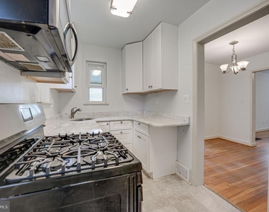 8218 Roanoke Avenue - Photo Thumbnail 15