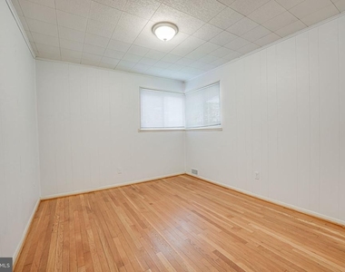 8218 Roanoke Avenue - Photo Thumbnail 4