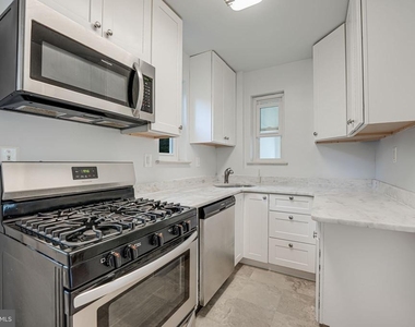 8218 Roanoke Avenue - Photo Thumbnail 14