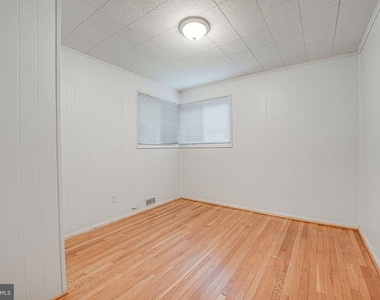8218 Roanoke Avenue - Photo Thumbnail 7
