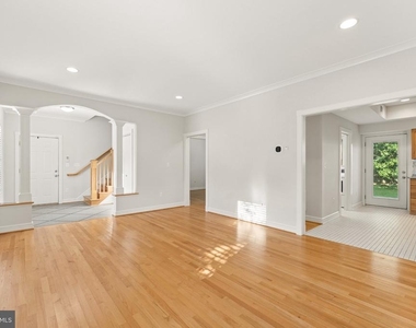 101 Charles Street - Photo Thumbnail 8
