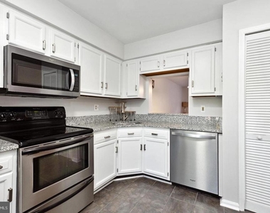 9525 Clocktower Lane - Photo Thumbnail 3