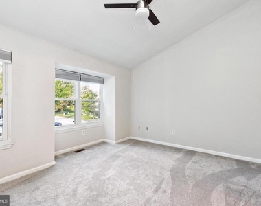 9525 Clocktower Lane - Photo Thumbnail 7