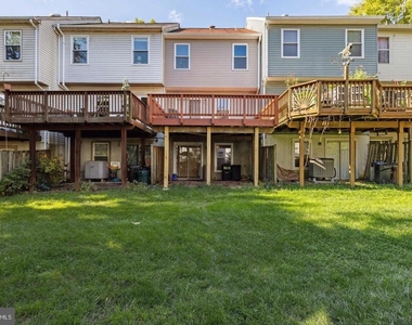 9525 Clocktower Lane - Photo Thumbnail 18