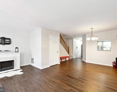9525 Clocktower Lane - Photo Thumbnail 5