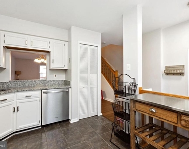 9525 Clocktower Lane - Photo Thumbnail 4
