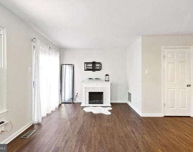 9525 Clocktower Lane - Photo Thumbnail 6