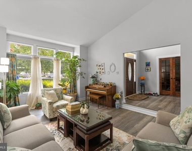 6874 Caravan Court - Photo Thumbnail 11