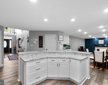 6874 Caravan Court - Photo Thumbnail 19