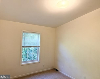 7500 Cove Point Way - Photo Thumbnail 18