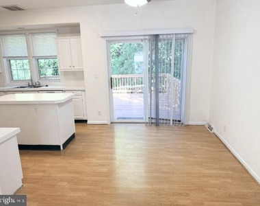 7500 Cove Point Way - Photo Thumbnail 3