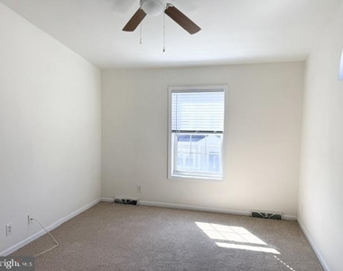7500 Cove Point Way - Photo Thumbnail 11