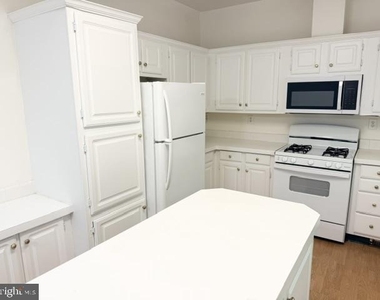 7500 Cove Point Way - Photo Thumbnail 2