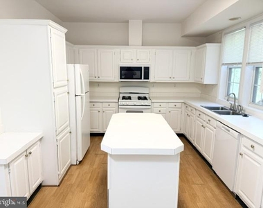 7500 Cove Point Way - Photo Thumbnail 1