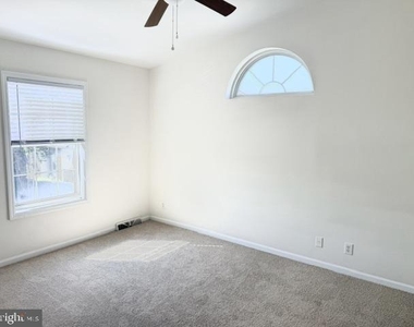 7500 Cove Point Way - Photo Thumbnail 10