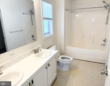 7500 Cove Point Way - Photo Thumbnail 13