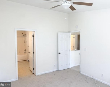 7500 Cove Point Way - Photo Thumbnail 12