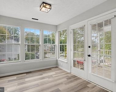 900 Jessicas Lane - Photo Thumbnail 4