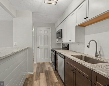 900 Jessicas Lane - Photo Thumbnail 2