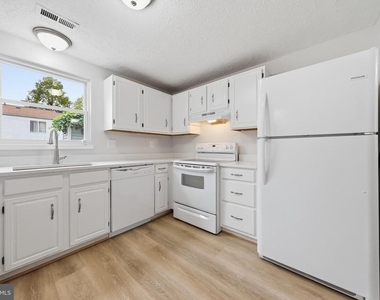 6711 Kernel Court - Photo Thumbnail 12