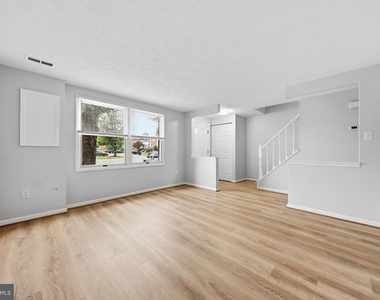 6711 Kernel Court - Photo Thumbnail 5