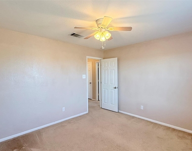 511 Taurus Dr - Photo Thumbnail 12