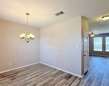 511 Taurus Dr - Photo Thumbnail 7