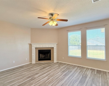 511 Taurus Dr - Photo Thumbnail 4