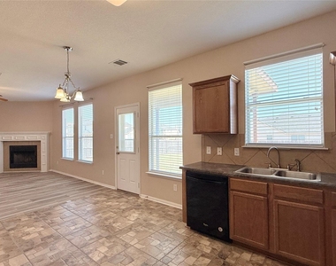 511 Taurus Dr - Photo Thumbnail 3