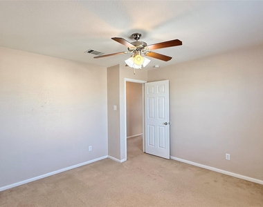 511 Taurus Dr - Photo Thumbnail 14