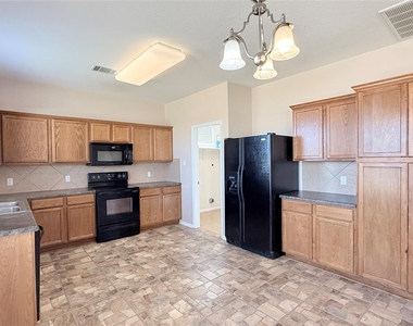511 Taurus Dr - Photo Thumbnail 6