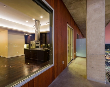 214 Barton Springs Rd - Photo Thumbnail 15