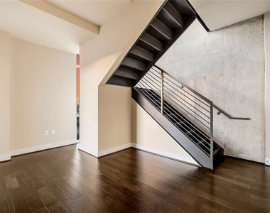 214 Barton Springs Rd - Photo Thumbnail 9