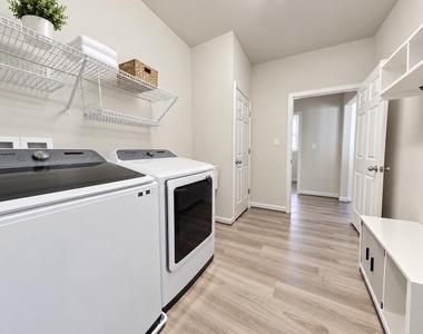 7693 Weatherly Place - Photo Thumbnail 29