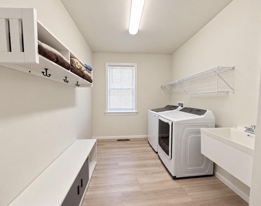 7693 Weatherly Place - Photo Thumbnail 28