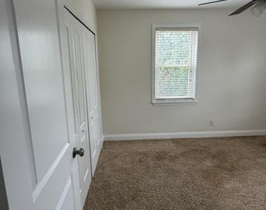 1721 Pin Oak Road - Photo Thumbnail 9