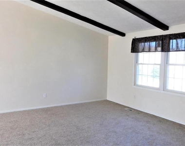 8627 Saxon Circle - Photo Thumbnail 2